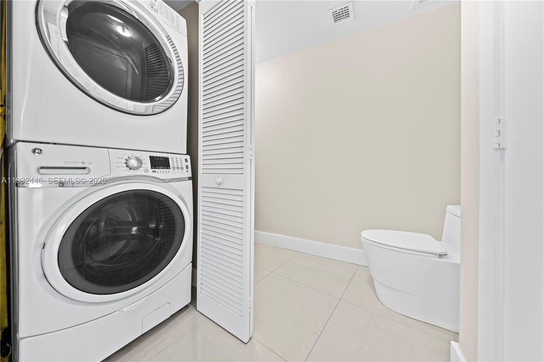 出租: $3,950 (2 贝兹, 2 浴室, 1410 平方英尺)