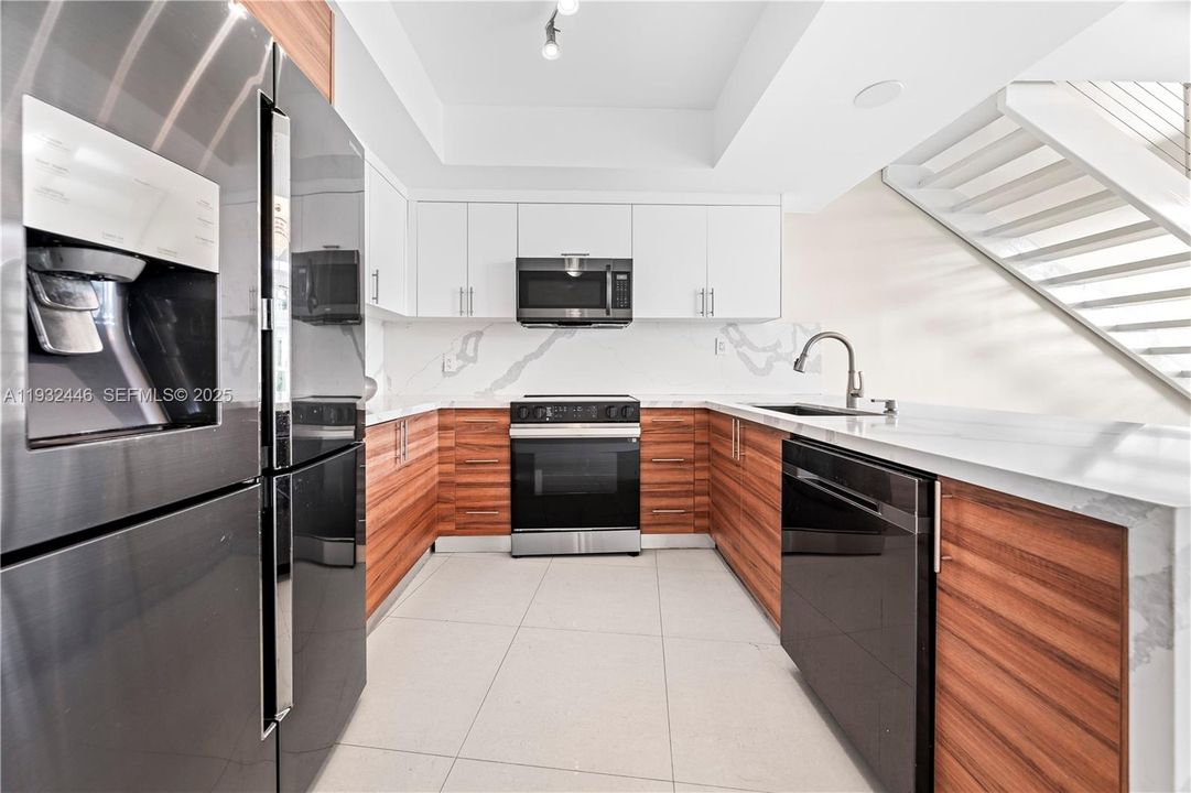 出租: $3,950 (2 贝兹, 2 浴室, 1410 平方英尺)