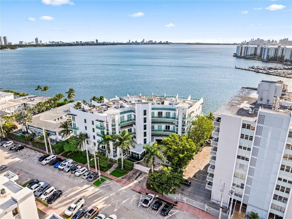 出租: $3,950 (2 贝兹, 2 浴室, 1410 平方英尺)