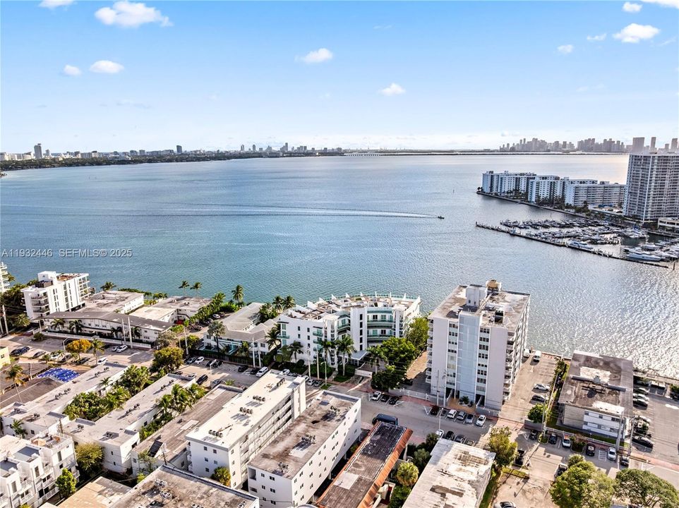 出租: $3,950 (2 贝兹, 2 浴室, 1410 平方英尺)