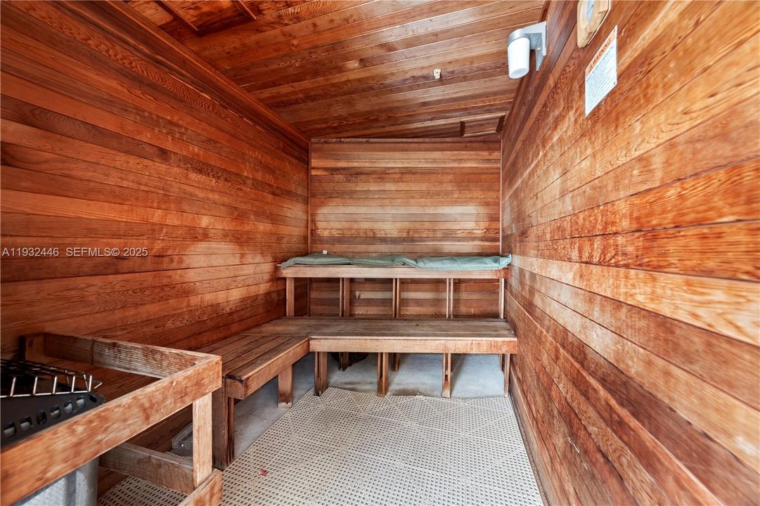 出租: $3,950 (2 贝兹, 2 浴室, 1410 平方英尺)