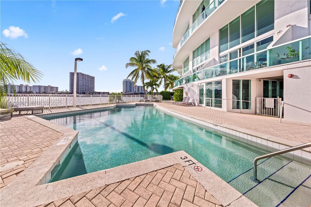 出租: $3,950 (2 贝兹, 2 浴室, 1410 平方英尺)