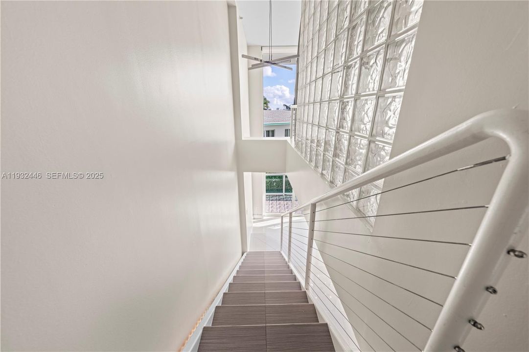 出租: $3,950 (2 贝兹, 2 浴室, 1410 平方英尺)