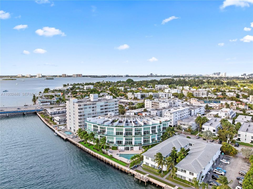 出租: $3,950 (2 贝兹, 2 浴室, 1410 平方英尺)