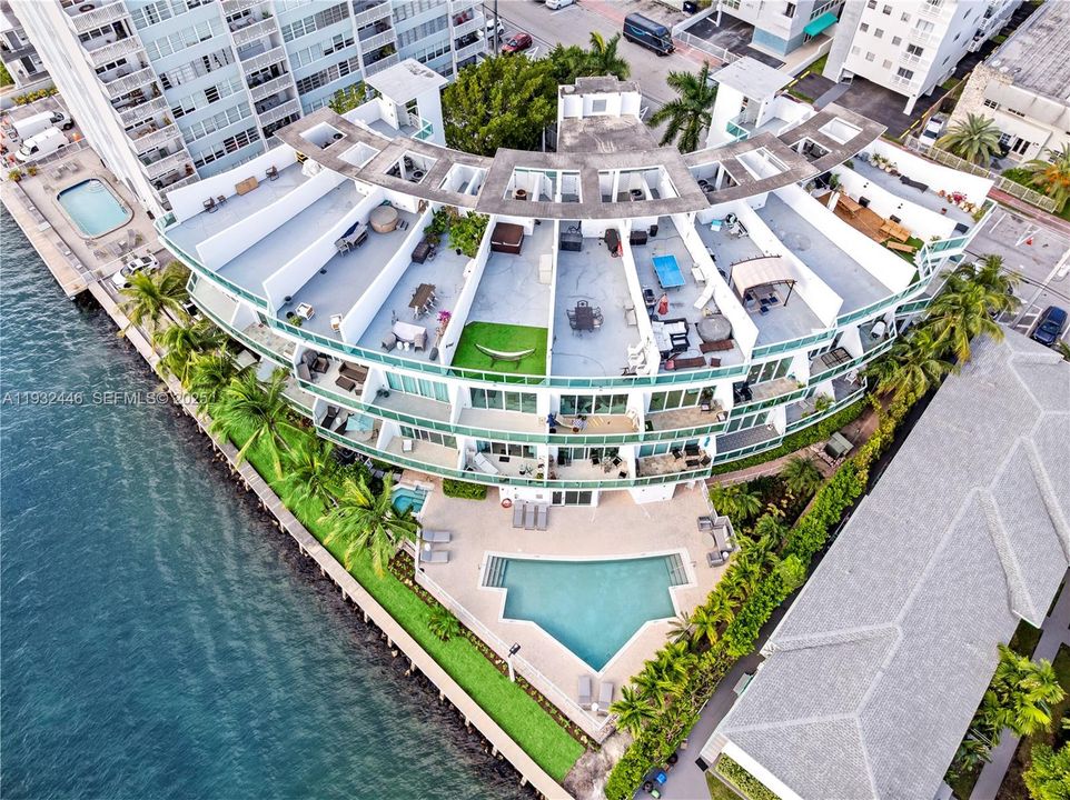 出租: $3,950 (2 贝兹, 2 浴室, 1410 平方英尺)