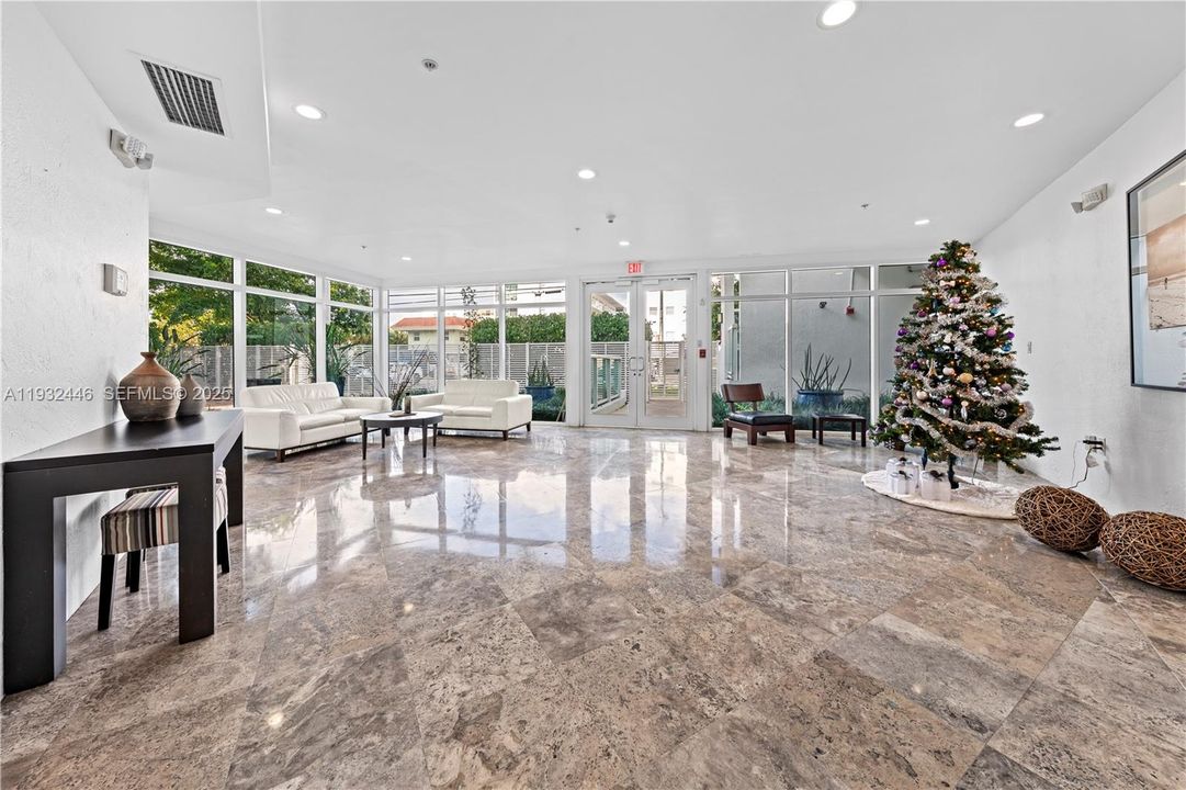 出租: $3,950 (2 贝兹, 2 浴室, 1410 平方英尺)