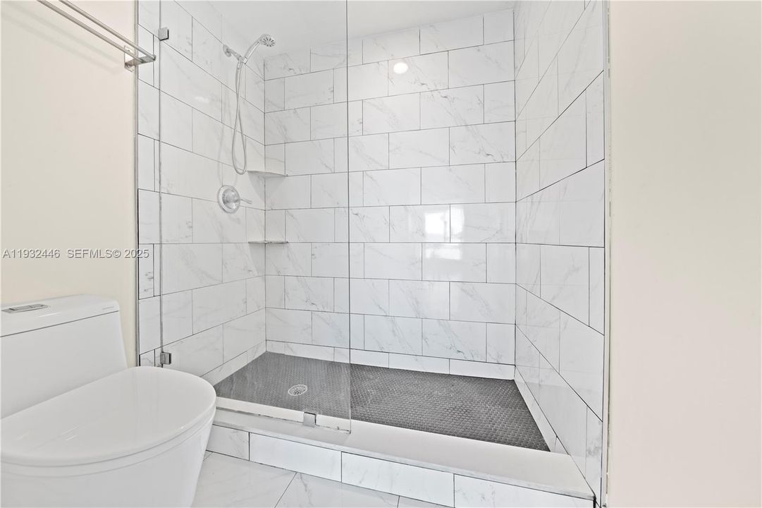 出租: $3,950 (2 贝兹, 2 浴室, 1410 平方英尺)