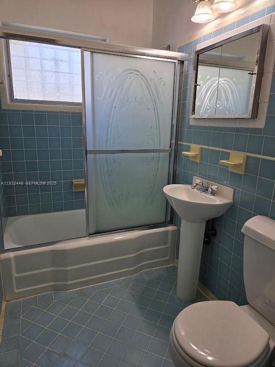 : $1,250,000 (3 beds, 2 baths, 1480 Square Feet)