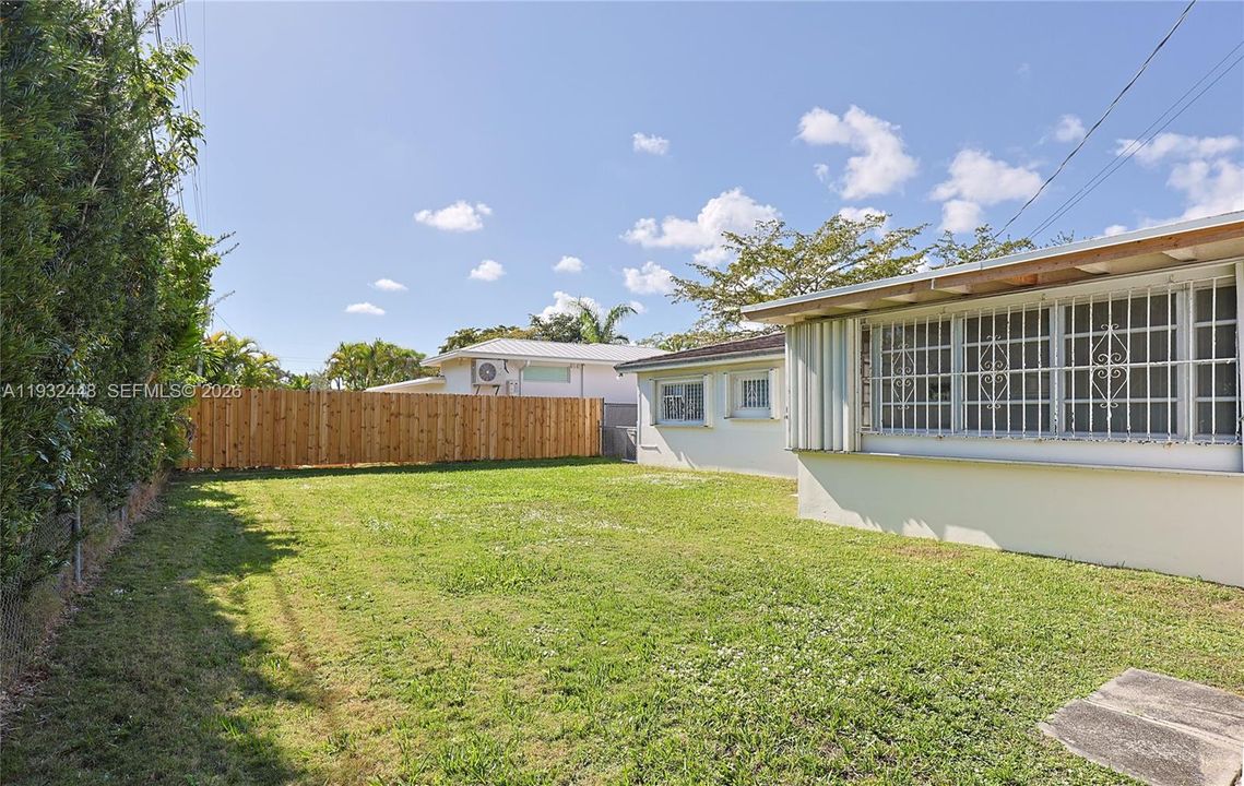 Под контрактом: $1,250,000 (3 спален, 2 ванн, 1480 Квадратных фут)