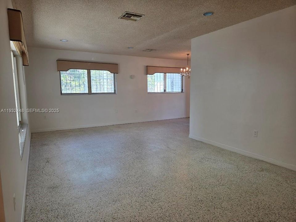 : $1,250,000 (3 beds, 2 baths, 1480 Square Feet)