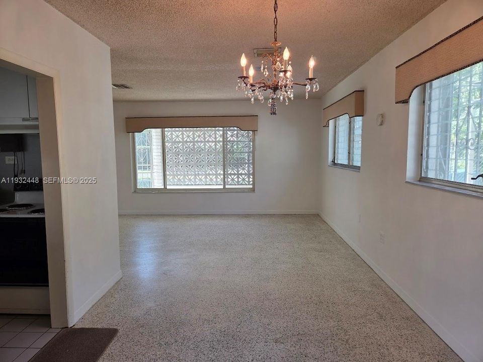 : $1,250,000 (3 beds, 2 baths, 1480 Square Feet)