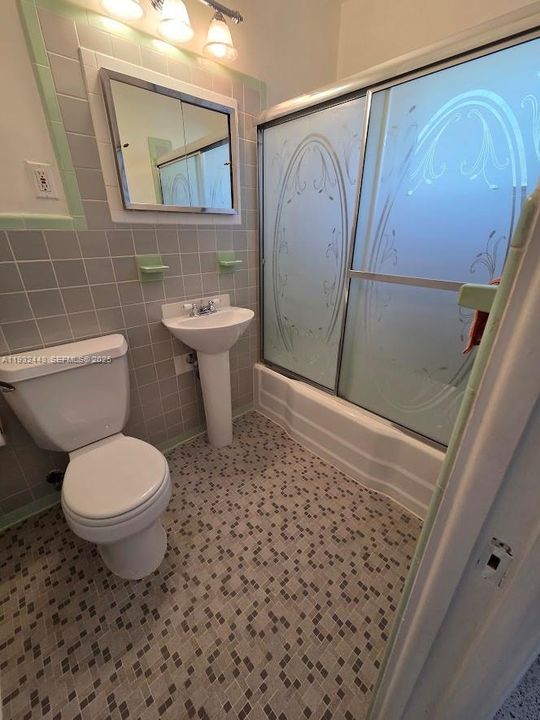 : $1,250,000 (3 beds, 2 baths, 1480 Square Feet)