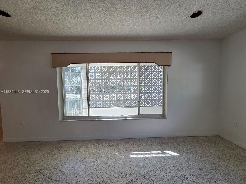 : $1,250,000 (3 beds, 2 baths, 1480 Square Feet)