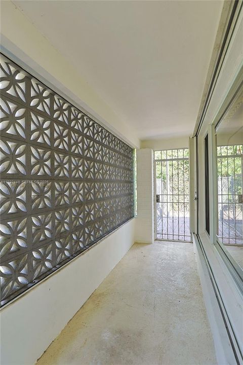 Под контрактом: $1,250,000 (3 спален, 2 ванн, 1480 Квадратных фут)