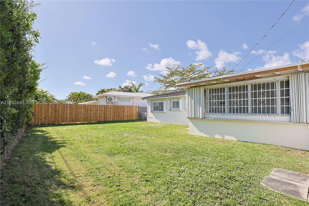 Под контрактом: $1,250,000 (3 спален, 2 ванн, 1480 Квадратных фут)