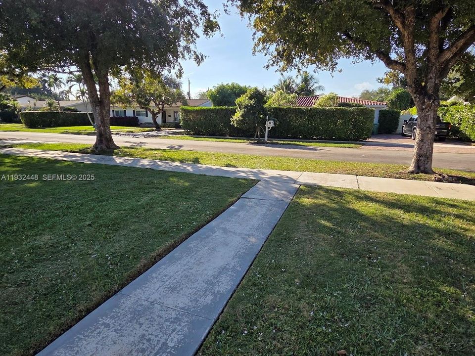 : $1,250,000 (3 beds, 2 baths, 1480 Square Feet)