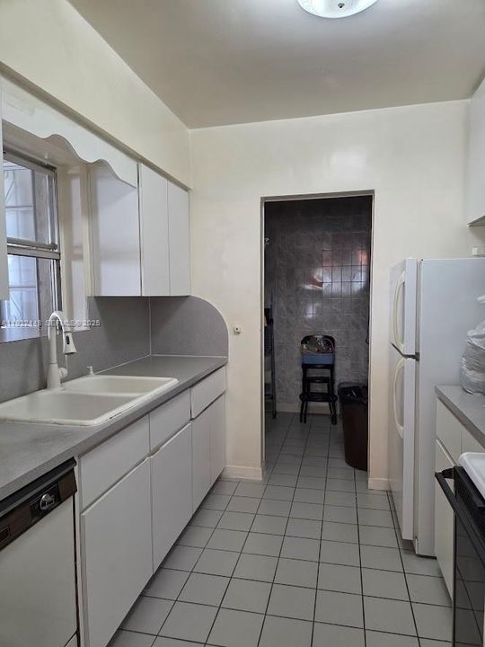 : $1,250,000 (3 beds, 2 baths, 1480 Square Feet)