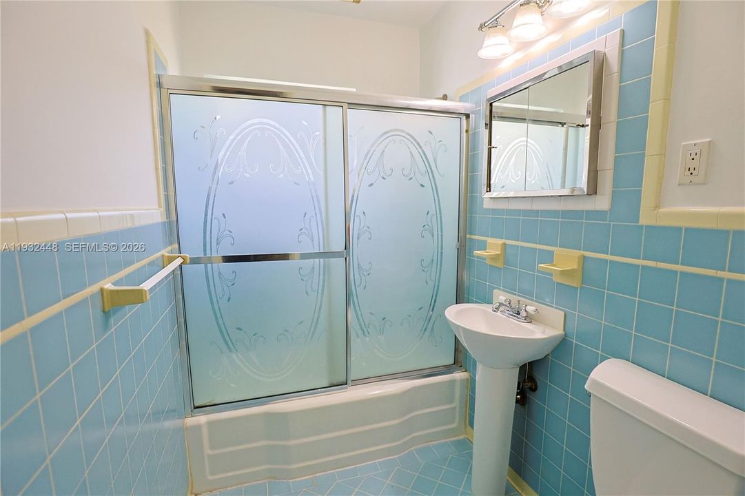 Под контрактом: $1,250,000 (3 спален, 2 ванн, 1480 Квадратных фут)