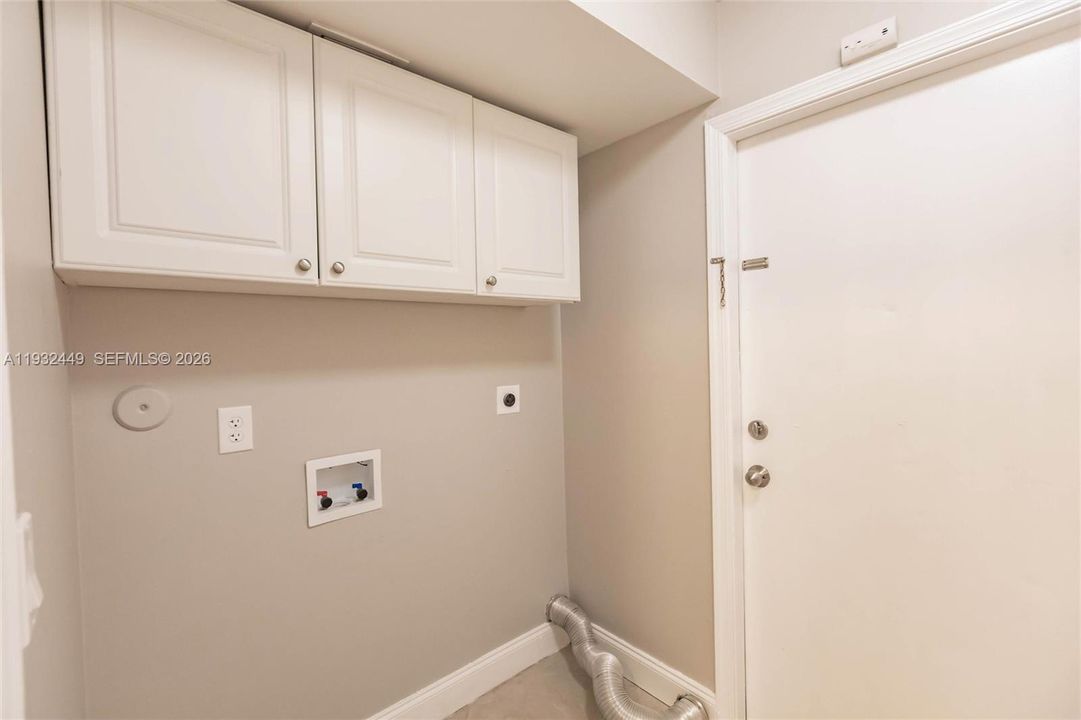 На продажу: $499,900 (3 спален, 2 ванн, 2056 Квадратных фут)