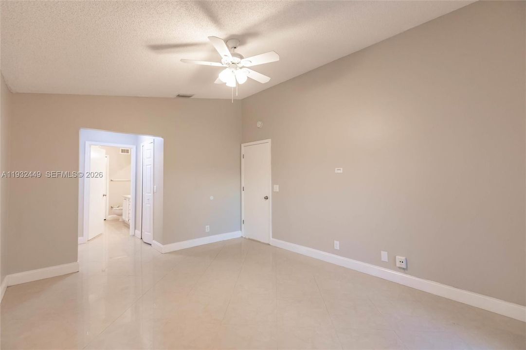 На продажу: $499,900 (3 спален, 2 ванн, 2056 Квадратных фут)