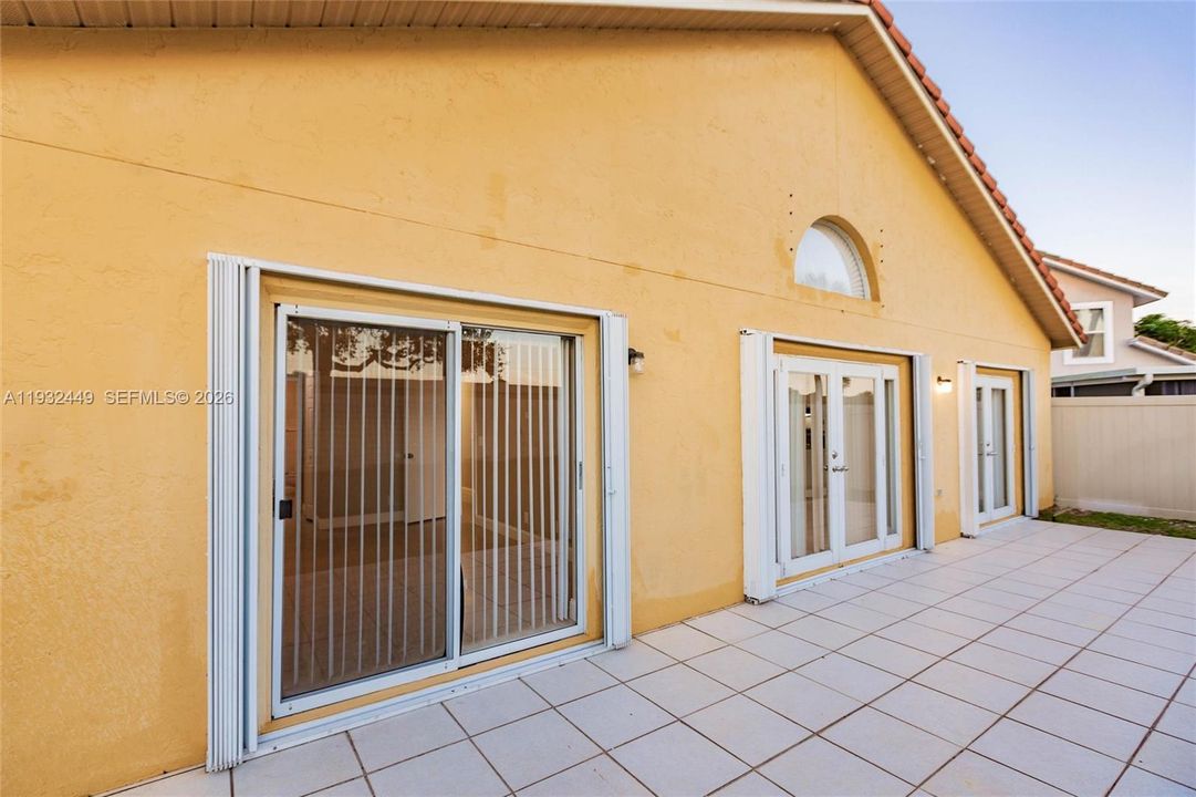 На продажу: $499,900 (3 спален, 2 ванн, 2056 Квадратных фут)