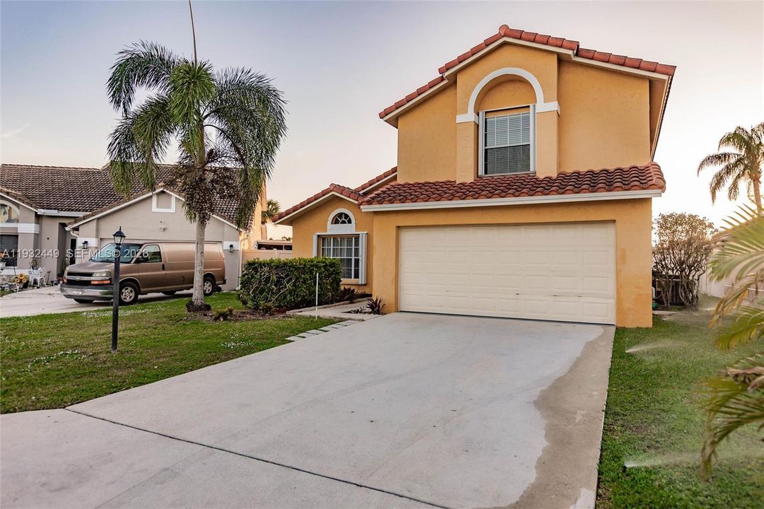 На продажу: $499,900 (3 спален, 2 ванн, 2056 Квадратных фут)