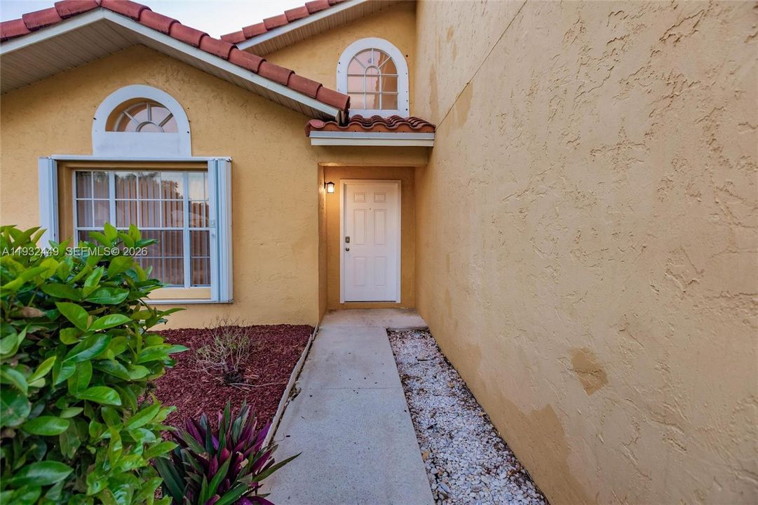 На продажу: $499,900 (3 спален, 2 ванн, 2056 Квадратных фут)