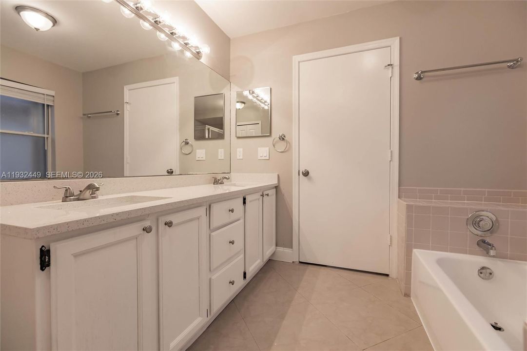 На продажу: $499,900 (3 спален, 2 ванн, 2056 Квадратных фут)