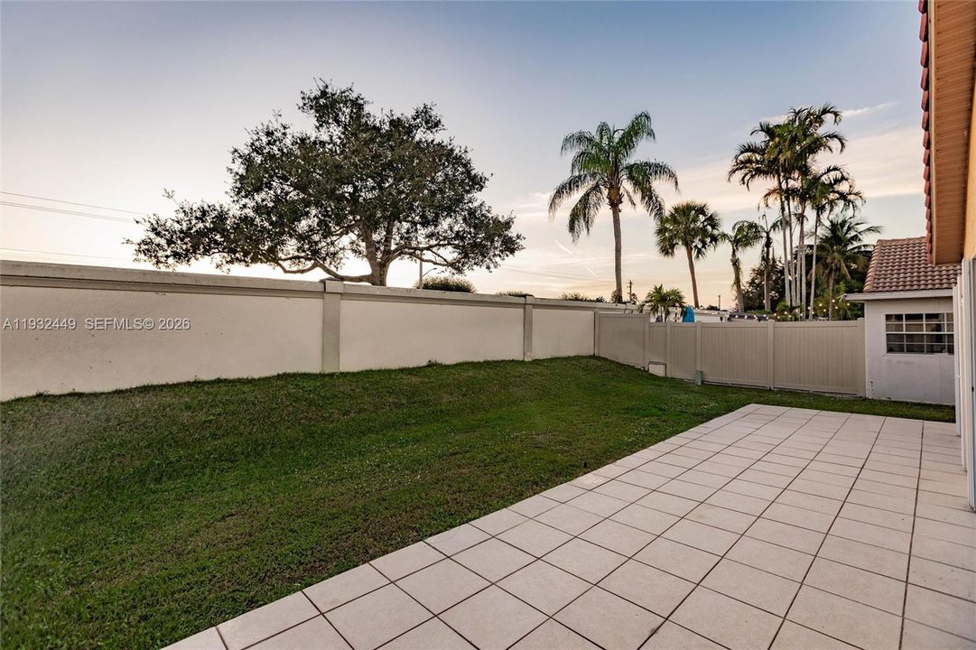 На продажу: $499,900 (3 спален, 2 ванн, 2056 Квадратных фут)