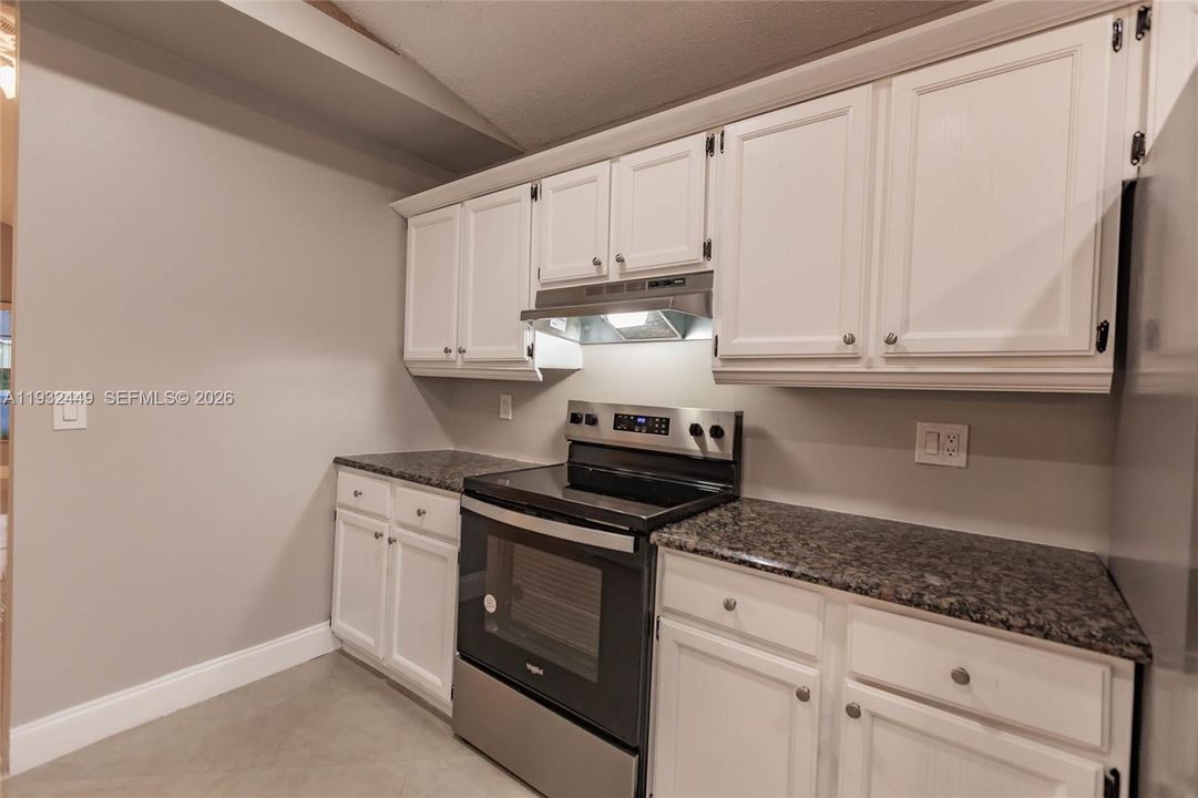 На продажу: $499,900 (3 спален, 2 ванн, 2056 Квадратных фут)