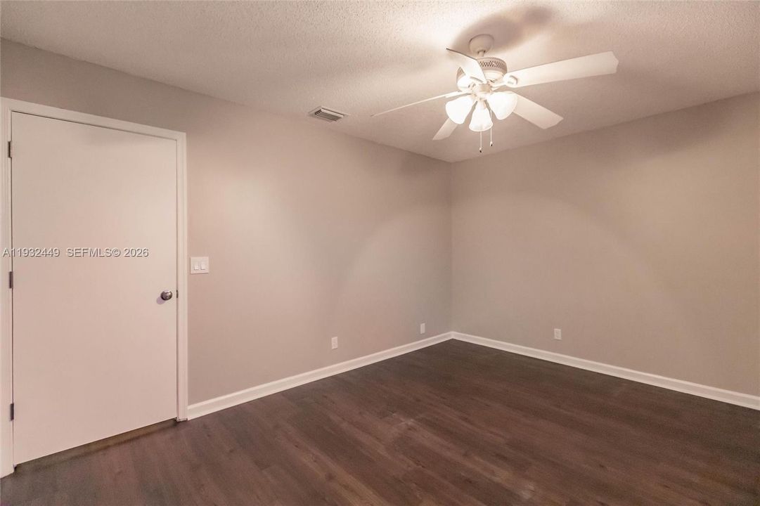 На продажу: $499,900 (3 спален, 2 ванн, 2056 Квадратных фут)