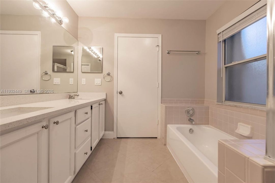 На продажу: $499,900 (3 спален, 2 ванн, 2056 Квадратных фут)