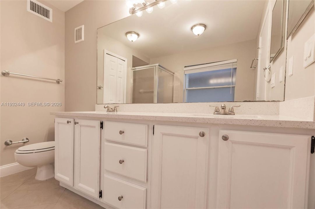 На продажу: $499,900 (3 спален, 2 ванн, 2056 Квадратных фут)