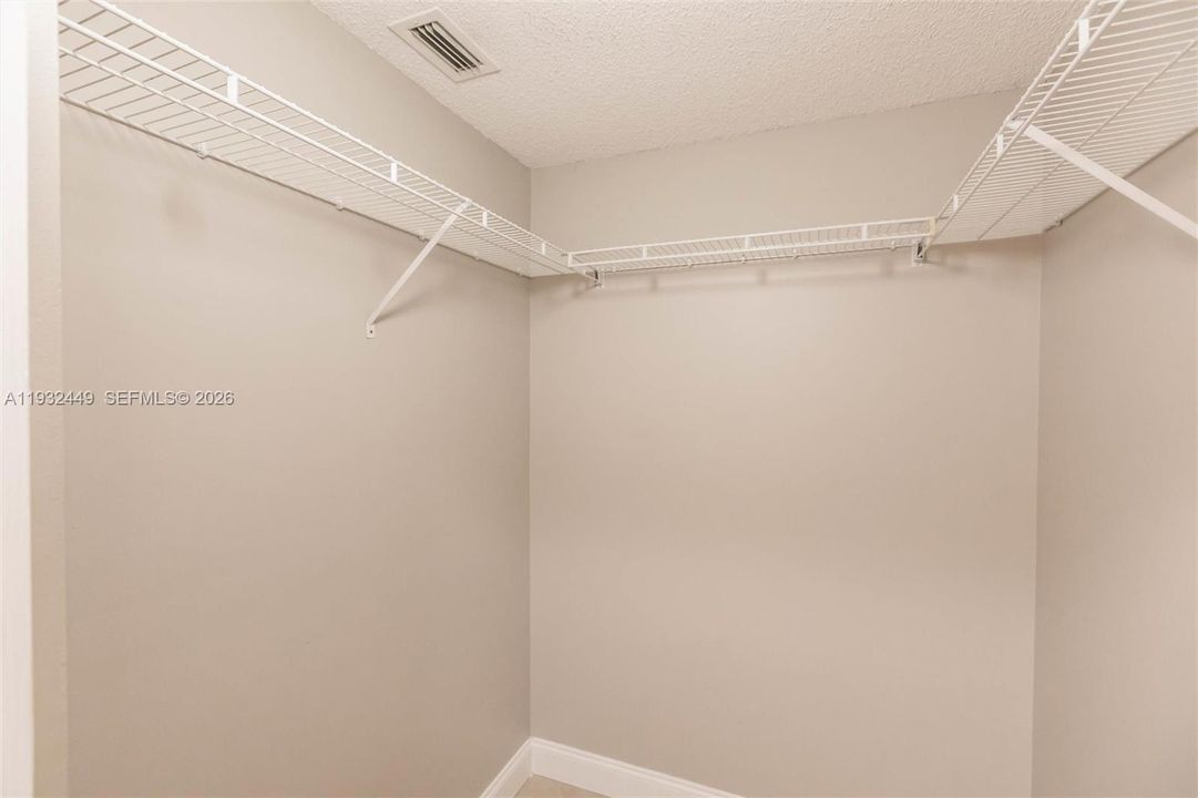 На продажу: $499,900 (3 спален, 2 ванн, 2056 Квадратных фут)