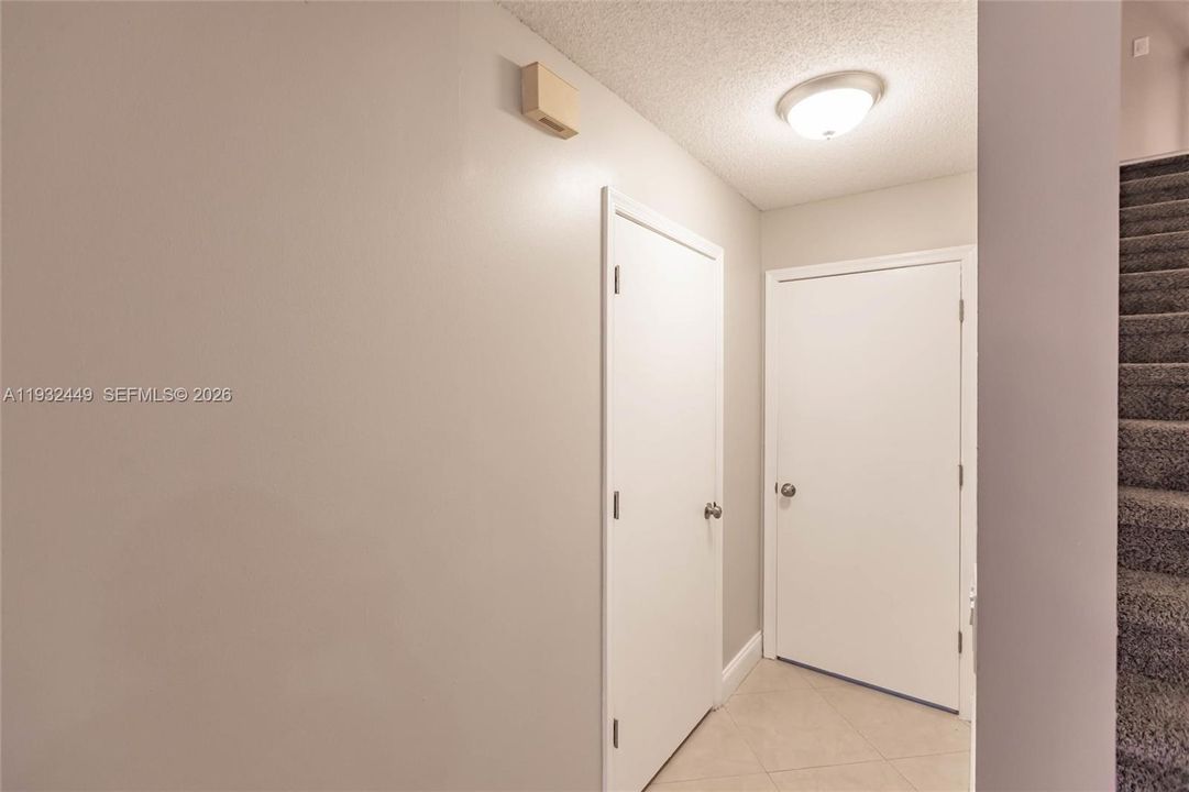 На продажу: $499,900 (3 спален, 2 ванн, 2056 Квадратных фут)