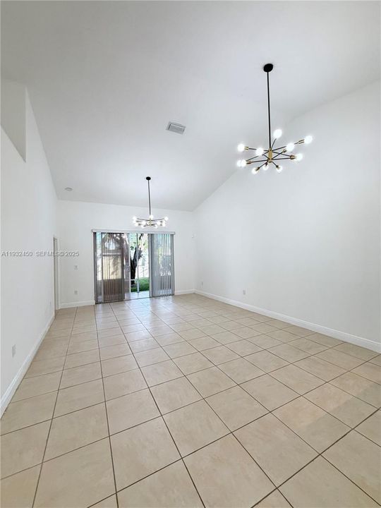For Sale: $395,000 (2 beds, 2 baths, 1365 Square Feet)