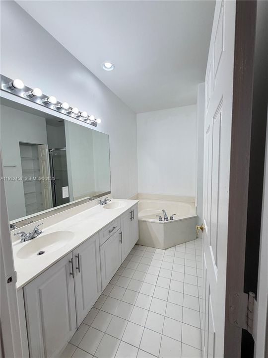 For Sale: $395,000 (2 beds, 2 baths, 1365 Square Feet)