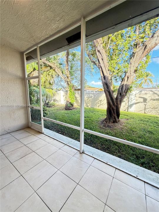 For Sale: $395,000 (2 beds, 2 baths, 1365 Square Feet)