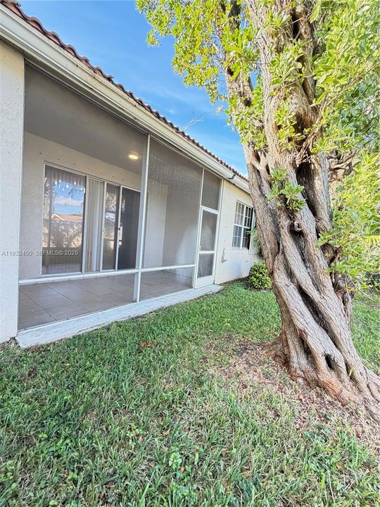 For Sale: $395,000 (2 beds, 2 baths, 1365 Square Feet)