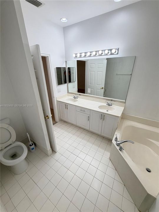 For Sale: $395,000 (2 beds, 2 baths, 1365 Square Feet)