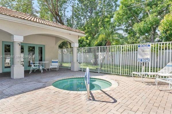 For Sale: $395,000 (2 beds, 2 baths, 1365 Square Feet)