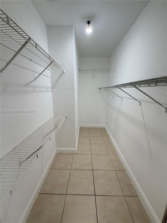 For Sale: $395,000 (2 beds, 2 baths, 1365 Square Feet)