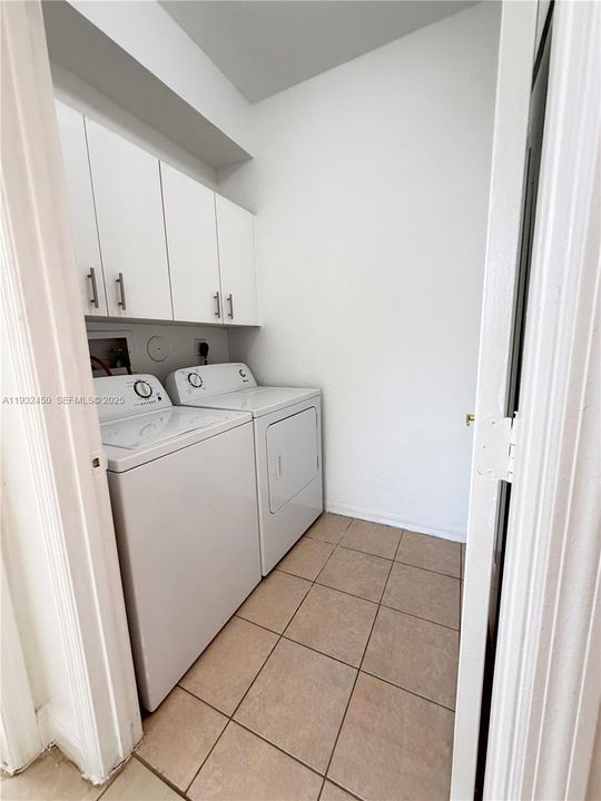 For Sale: $395,000 (2 beds, 2 baths, 1365 Square Feet)