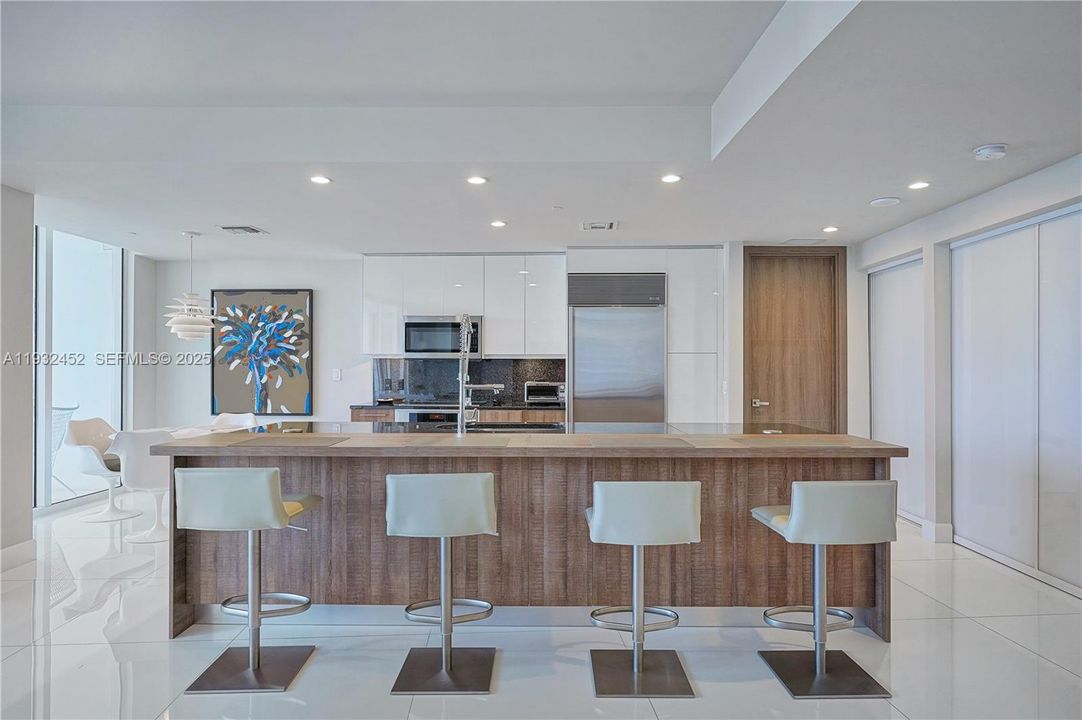 For Rent: $8,500 (2 beds, 2 baths, 1784 Square Feet)