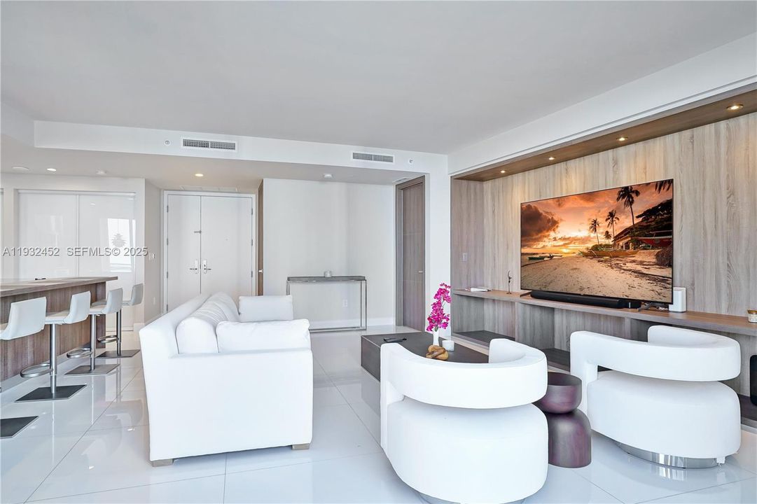 For Rent: $8,500 (2 beds, 2 baths, 1784 Square Feet)