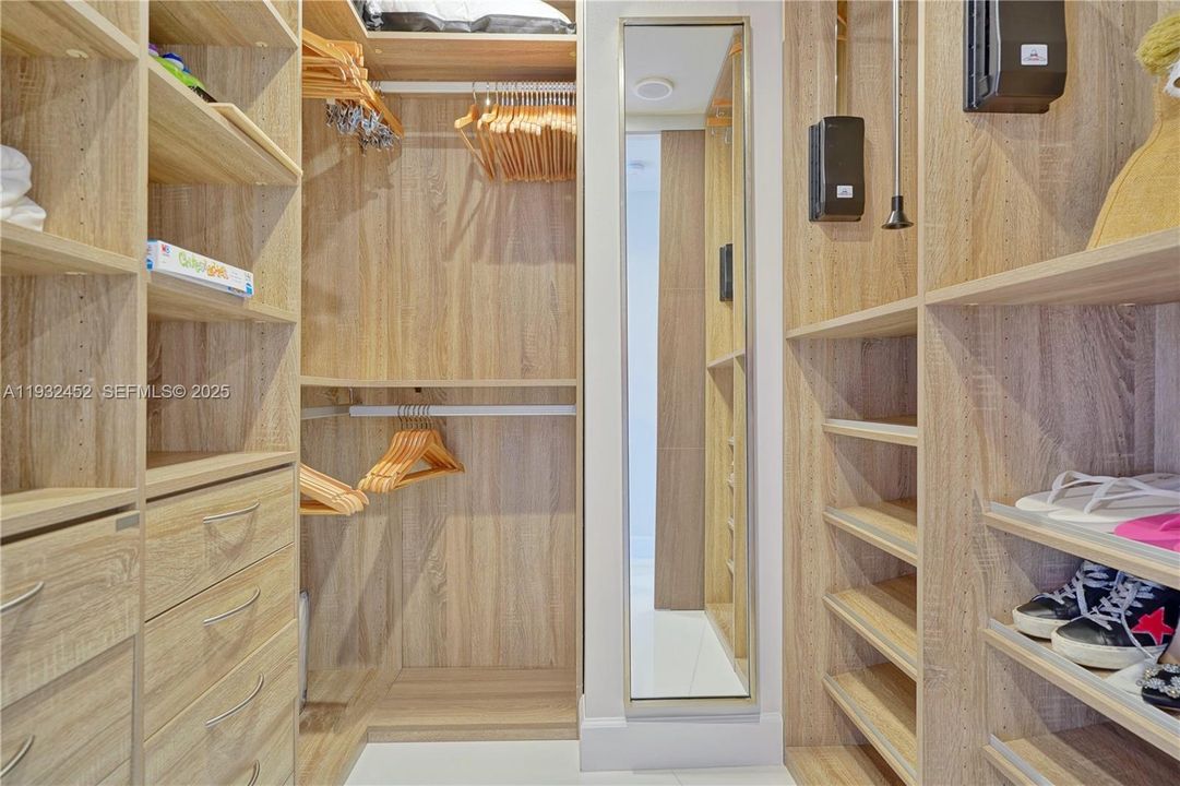 For Rent: $8,500 (2 beds, 2 baths, 1784 Square Feet)