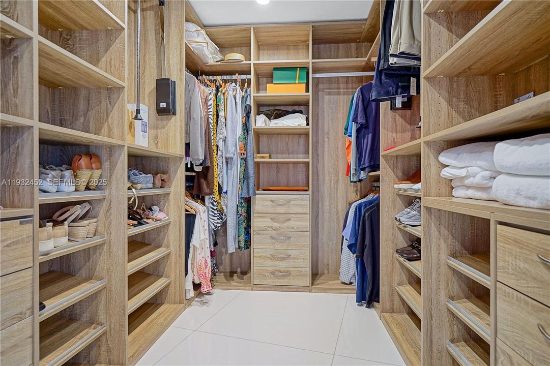 For Rent: $8,500 (2 beds, 2 baths, 1784 Square Feet)