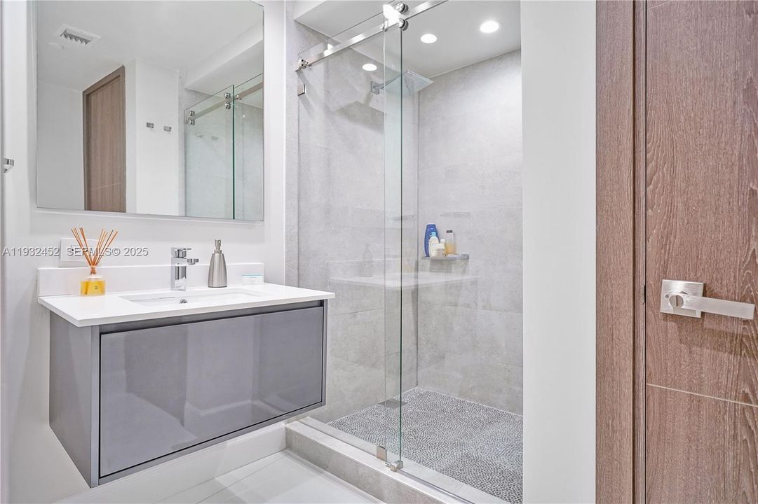 For Rent: $8,500 (2 beds, 2 baths, 1784 Square Feet)