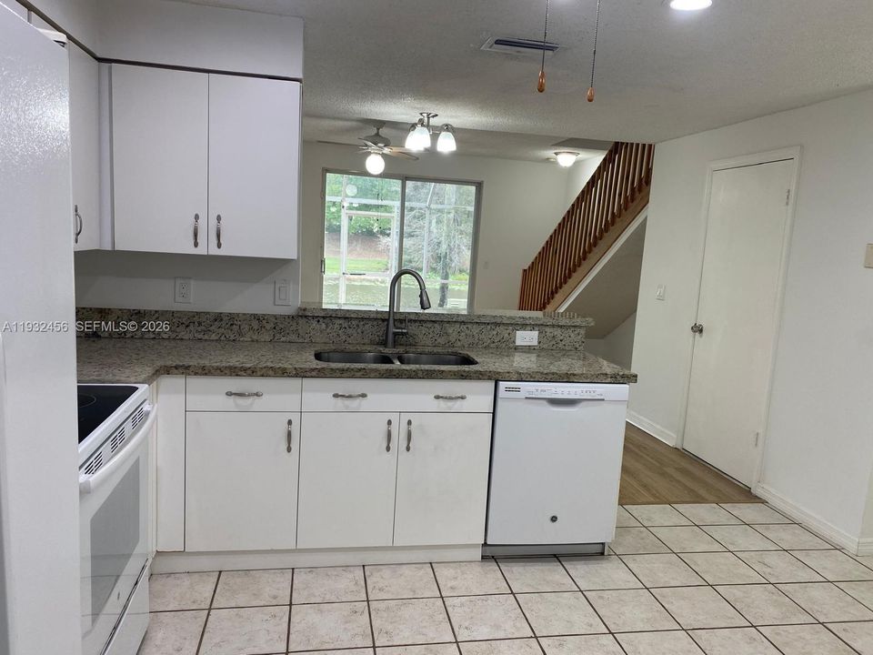 En Venta: $450,000 (2 camas, 2 baños, 1131 Pies cuadrados)