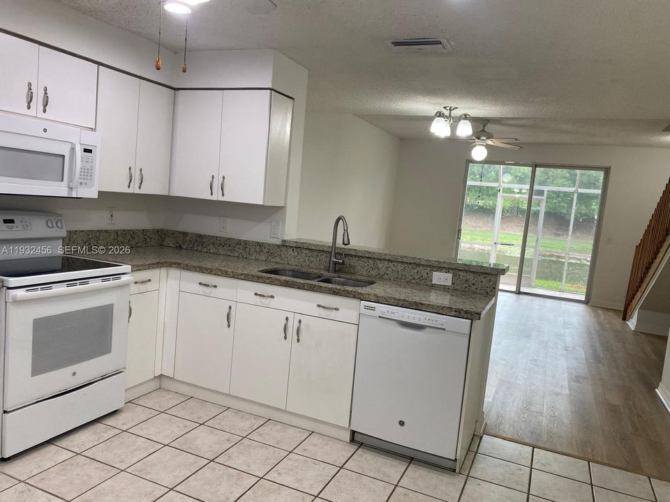 En Venta: $450,000 (2 camas, 2 baños, 1131 Pies cuadrados)
